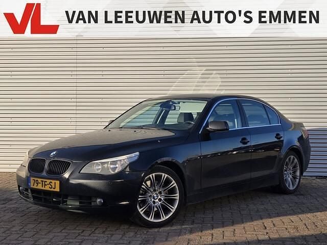 Zwart Gebruikt 2006 BMW 525 Executive Sedan | € 4.448 (Goede deal) - Afbeelding 1/4