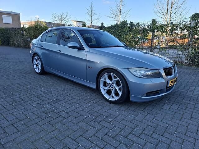 Grijs Occasion 2007 BMW 325 Executive Sedan | € 3.750 (Eerlijke prijs) - Afbeelding 1/4