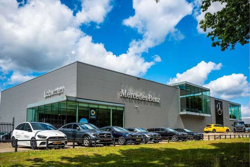 Zwart, metallic lak Gebruikt 2025 Mercedes C300 Business Stationwagen | € 55.900 (Goede deal) - Afbeelding 1/3