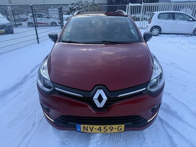 Occasion Renault Clio GrandTour LIMITED 90 PK (66 kW) 2017 Rood Stationwagen