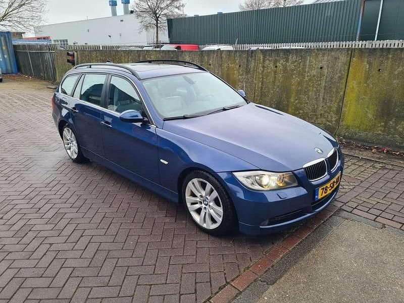 Blauw Gebruikt 2005 BMW 325 Stationwagen | € 1.750 (Eerlijke prijs) - Afbeelding 1/4