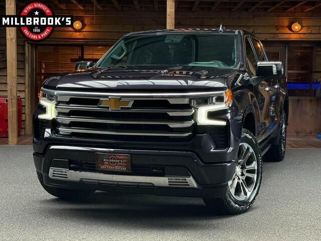 Grijs Gebruikt 2024 Chevrolet Silverado Van | € 69.950 - Afbeelding 1/4
