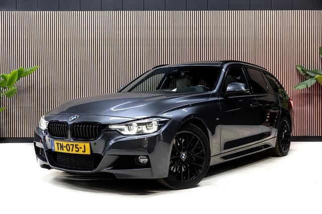 Grijs (metallic) Occasion 2018 BMW 318 Efficient Dynamics Stationwagen | € 19.950 (Duur) - Afbeelding 1/4