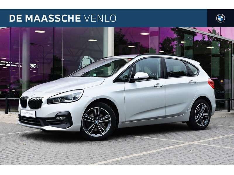Glaciersilber (grijs metallic) Gebruikt 2019 BMW 218 Active Tourer Comfort Edition MPV | € 19.950 (Eerlijke prijs) - Afbeelding 1/4