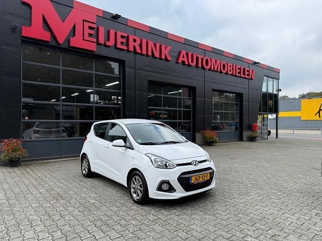 Wit Occasion 2016 Hyundai i10 Hatchback | € 7.500 (Eerlijke prijs) - Afbeelding 1/4