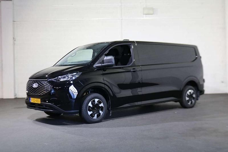 Nieuw Ford E-Transit Trend 2025 Zwart Van