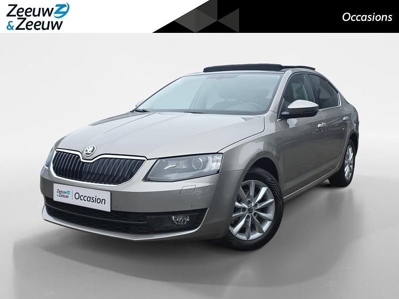 Geel Occasion 2017 Skoda Octavia Business Line Hatchback | € 13.940 (Eerlijke prijs) - Afbeelding 1/4