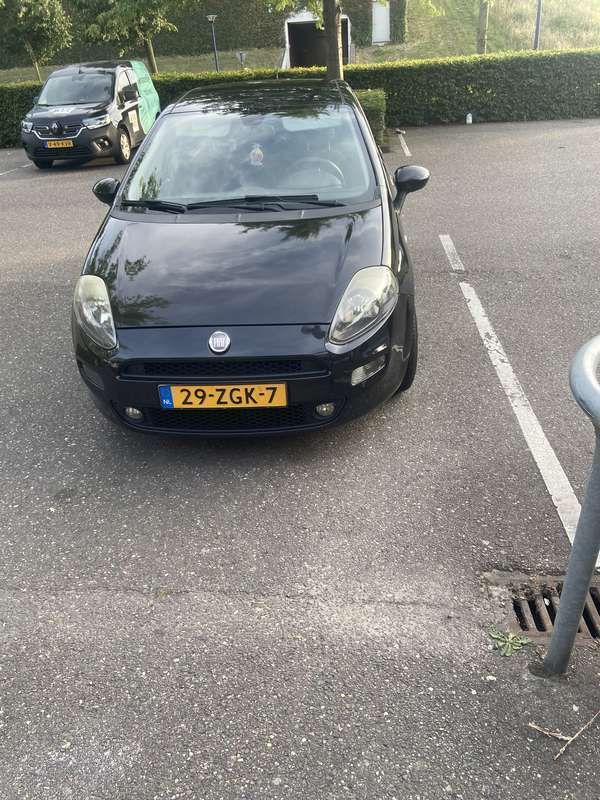 Zwart Gebruikt 2012 Fiat Punto Sport Hatchback | € 2.050 (Goede deal) - Afbeelding 1/4