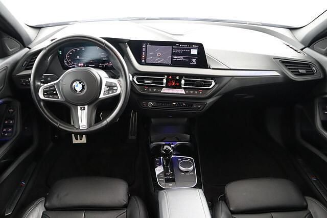 Occasion BMW 118 Executive 136 PK (100 kW) 2023 Blauw Hatchback