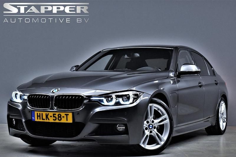 Grijs Gebruikt 2017 BMW 330e M Sport Sedan | € 22.495 (Eerlijke prijs) - Afbeelding 1/4