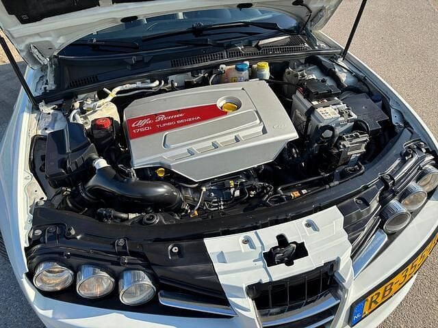 Occasion Alfa Romeo 159 Distinctive 200 PK (147 kW) 2011 Wit Stationwagen