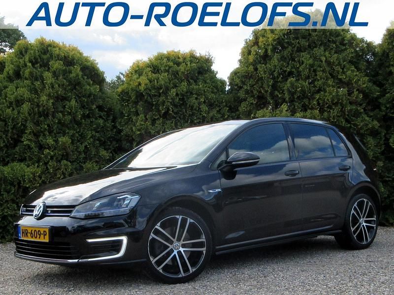 Zwart Gebruikt 2015 VW Golf VII GTE Hatchback | € 13.890 (Eerlijke prijs) - Afbeelding 1/4
