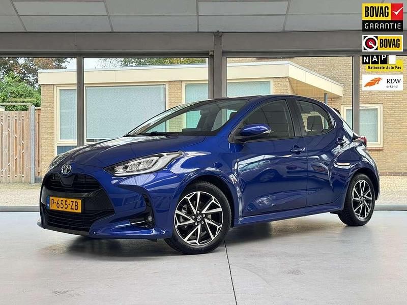 Blauw Gebruikt 2022 Toyota Yaris Hybrid Hatchback | € 19.450 (Goede deal) - Afbeelding 1/4