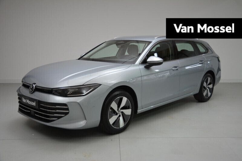 Grijs Gebruikt 2024 VW Passat Comfortline Stationwagen | € 40.900 (Duur) - Afbeelding 1/4