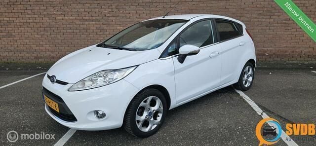 Wit Gebruikt 2011 Ford Fiesta Titanium Hatchback | € 5.299 (Eerlijke prijs) - Afbeelding 1/4
