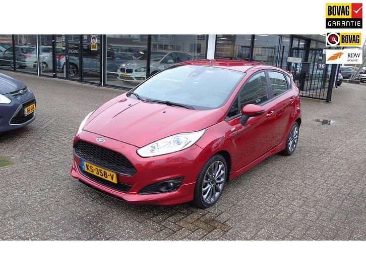 Rood Occasion 2016 Ford Fiesta ST-Line Hatchback | € 6.995 (Eerlijke prijs) - Afbeelding 1/4