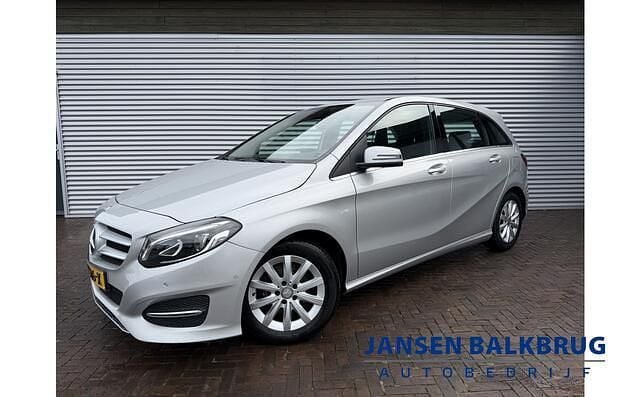 Grijs Gebruikt 2016 Mercedes B180 Prestige MPV | € 15.985 (Goede deal) - Afbeelding 1/4