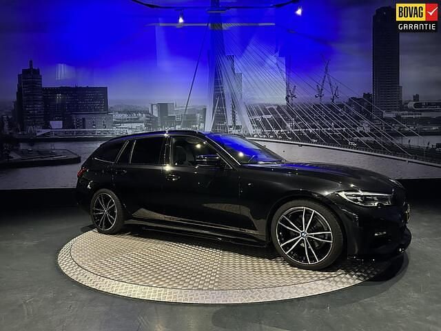 Zwart Gebruikt 2021 BMW 320 Executive Stationwagen | € 35.995 (Iets duurder) - Afbeelding 1/4