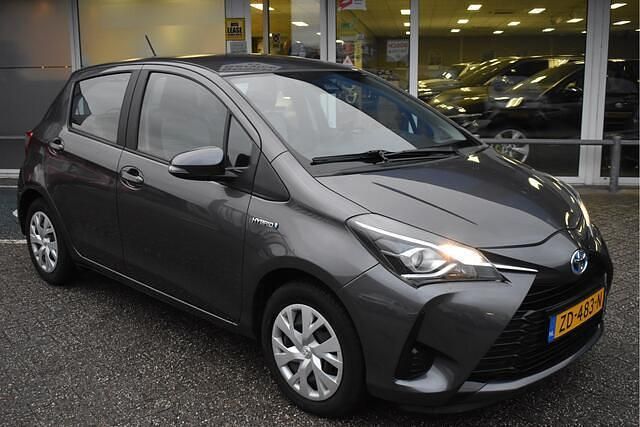 Grijs Gebruikt 2019 Toyota Yaris Active Hatchback | € 14.950 (Goede deal) - Afbeelding 1/2