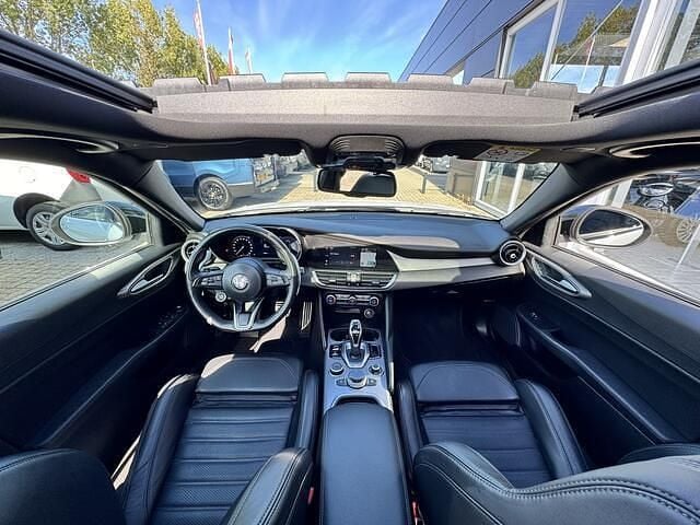 Wit Gebruikt 2024 Alfa Romeo Giulia Veloce Sedan | € 53.945 (Super prijs) - Afbeelding 1/2