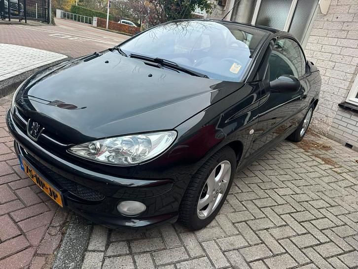 Gebruikt 2004 Peugeot 206 CC Roland Garros Cabriolet | € 2.500 (Eerlijke prijs) - Afbeelding 1/4