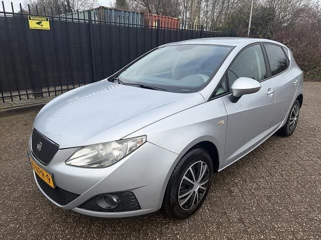 Grijs (metallic) Occasion 2010 Seat Ibiza Ecomotive Hatchback | € 1.949 (Goede deal) - Afbeelding 1/4