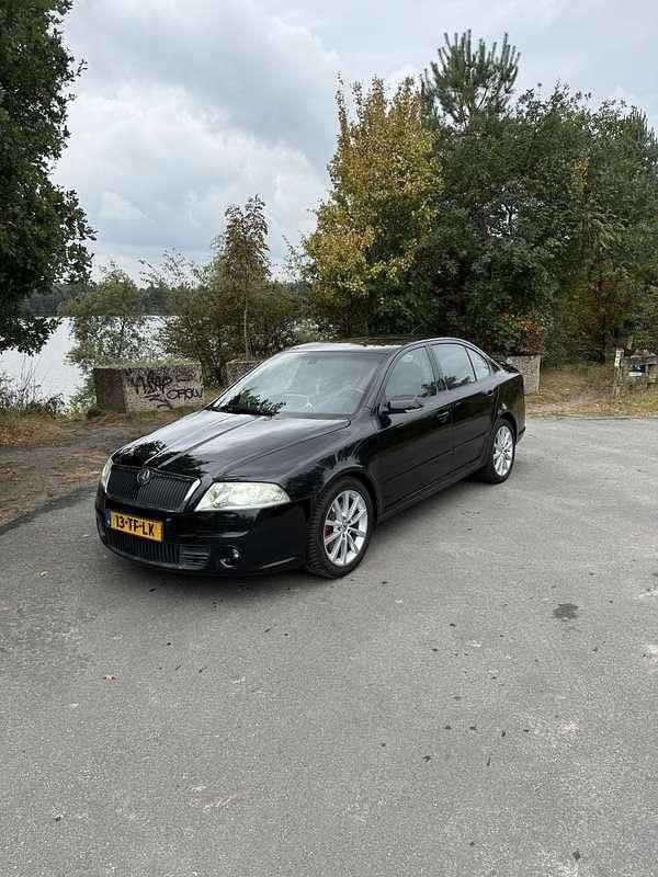 Zwart Gebruikt 2006 Skoda Octavia RS Sedan | € 4.999 (Eerlijke prijs) - Afbeelding 1/4