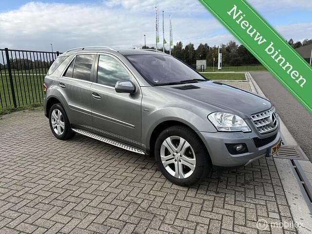 Grijs Gebruikt 2010 Mercedes 300 Prestige SUV | € 9.799 (Eerlijke prijs) - Afbeelding 1/4