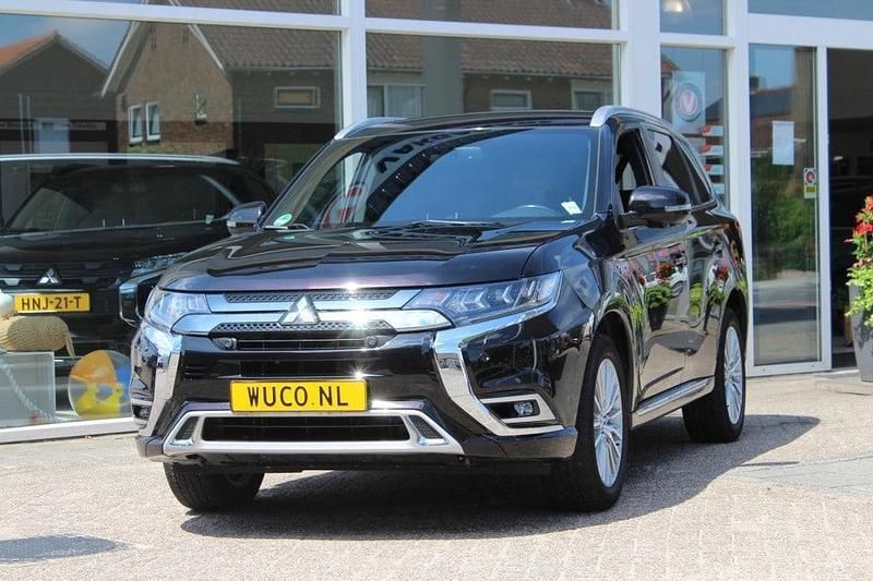 Zwart Gebruikt 2019 Mitsubishi Outlander Intense SUV | € 24.750 (Eerlijke prijs) - Afbeelding 1/4