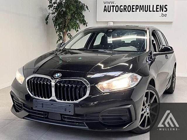 Zwart Gebruikt 2021 BMW 118 Hatchback | € 20.250 (Eerlijke prijs) - Afbeelding 1/4
