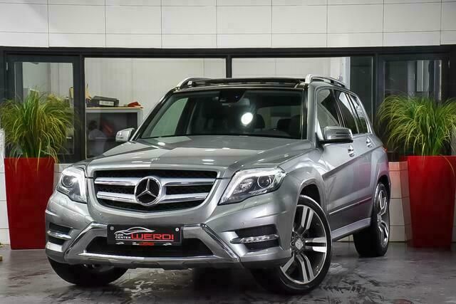 Grijs, metallic lak Gebruikt 2013 Mercedes GLK350 AMG SUV | € 26.450 - Afbeelding 1/4