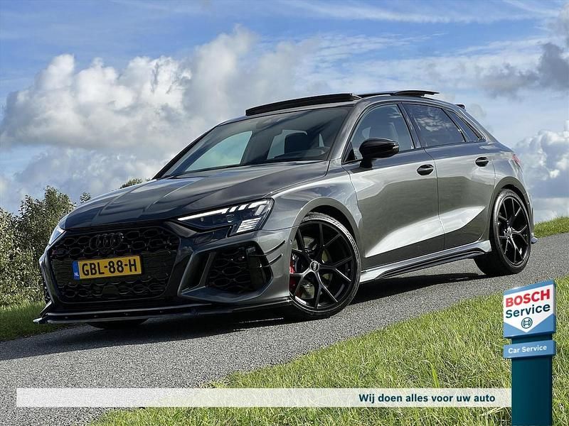 Grijs Gebruikt 2022 Audi RS3 Sedan | € 61.950 (Eerlijke prijs) - Afbeelding 1/4