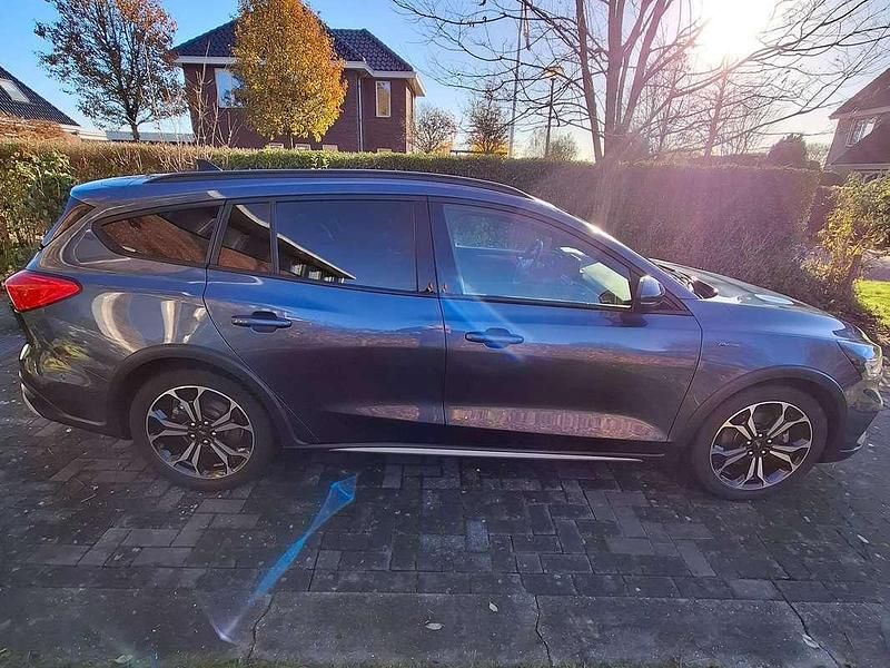Blauw Gebruikt 2020 Ford Focus Active Stationwagen | € 9.500 (Goede deal) - Afbeelding 1/4