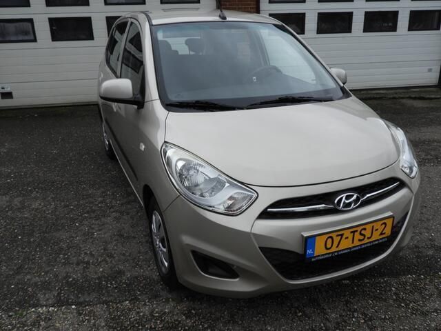 Beige, metallic lak Gebruikt 2012 Hyundai i10 Hatchback | € 3.950 (Eerlijke prijs) - Afbeelding 1/4