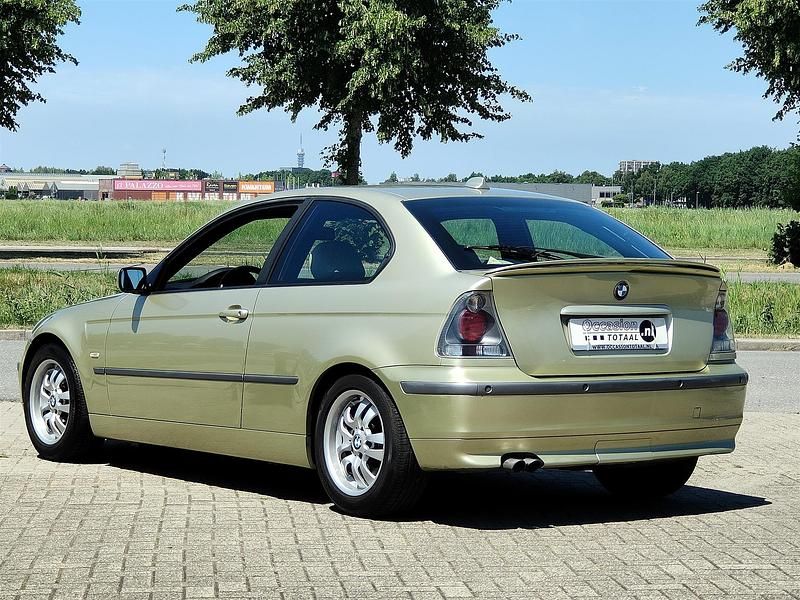 Occasion BMW 325 Executive 192 PK (141 kW) 2002 Groen Hatchback