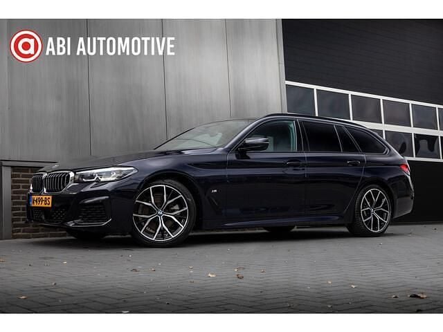 Zwart Gebruikt 2021 BMW 520 Executive Stationwagen | € 32.945 (Eerlijke prijs) - Afbeelding 1/4