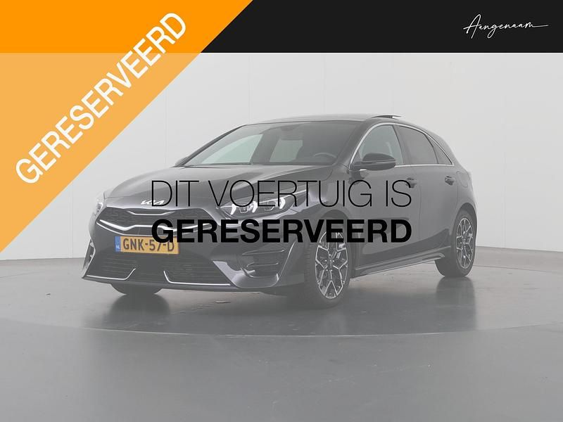 Zwart Gebruikt 2024 Kia Ceed GT-Line Hatchback | € 29.735 (Iets duurder) - Afbeelding 1/4