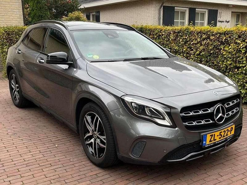 Grijs Gebruikt 2017 Mercedes GLA220 SUV | € 24.750 - Afbeelding 1/4