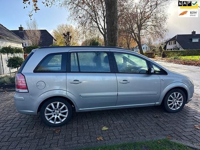 Grijs (metallic) Gebruikt 2007 Opel Zafira MPV | € 1.550 (Super prijs) - Afbeelding 1/4