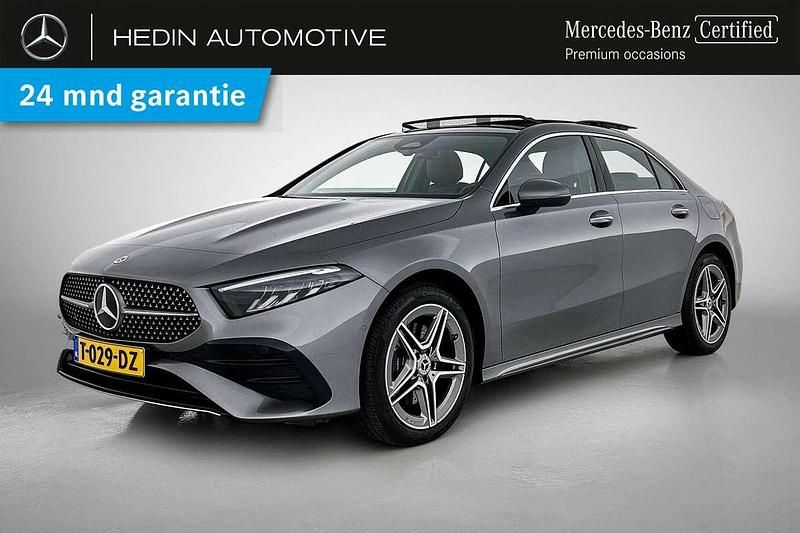Grijs, metallic lak Gebruikt 2023 Mercedes A250 AMG line Sedan | € 38.490 (Iets duurder) - Afbeelding 1/3