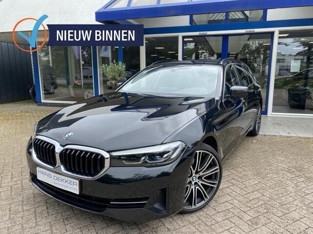 Zwart Gebruikt 2020 BMW 520 Comfort Edition Stationwagen | € 31.950 (Eerlijke prijs) - Afbeelding 1/4
