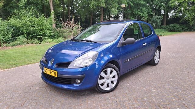 Blauw Gebruikt 2007 Renault Clio II Extreme Hatchback | € 1.949 (Eerlijke prijs) - Afbeelding 1/4
