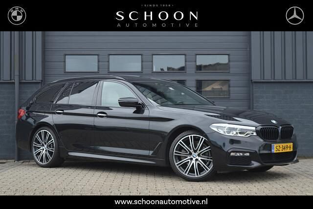 Zwart Gebruikt 2018 BMW 520 Executive Stationwagen | € 27.950 (Iets duurder) - Afbeelding 1/4