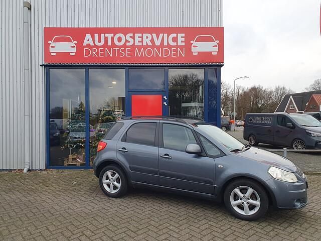 Grijs Gebruikt 2008 Suzuki SX4 MPV | € 2.650 (Eerlijke prijs) - Afbeelding 1/4
