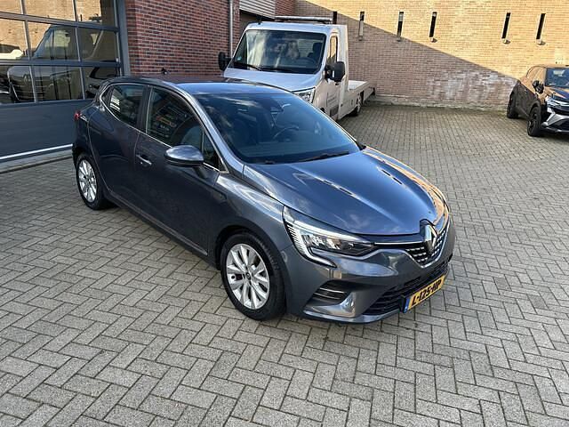 Occasion Renault Clio V Intens 93 PK (68 kW) 2021 Grijs (metallic) Hatchback