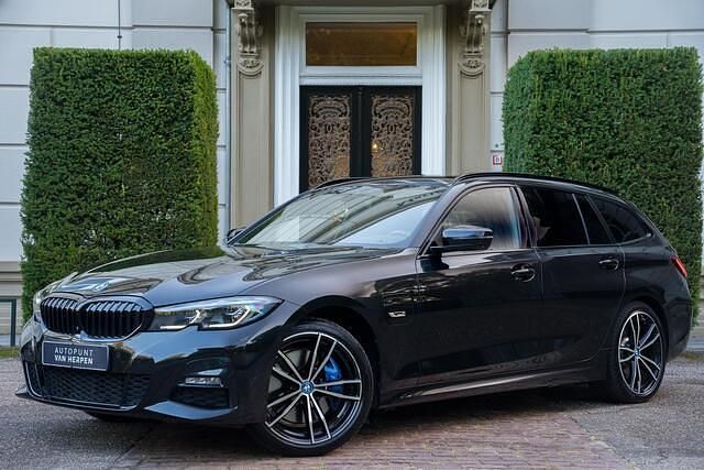 Zwart Gebruikt 2022 BMW 330 M Sport Stationwagen | € 37.440 (Eerlijke prijs) - Afbeelding 1/4
