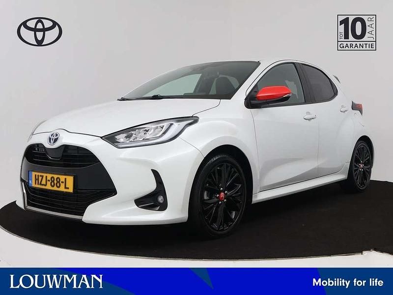Wit Gebruikt 2021 Toyota Yaris Hybrid Hatchback | € 22.445 (Iets duurder) - Afbeelding 1/3