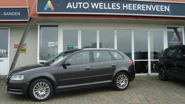 Grijs Gebruikt 2010 Audi A3 Sportback Attraction Hatchback | € 2.950 (Iets duurder) - Afbeelding 1/4
