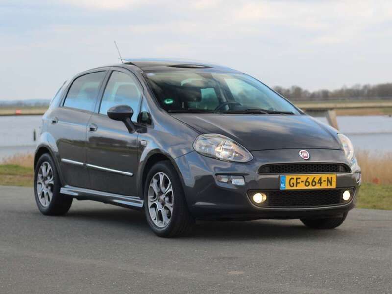Grijs Gebruikt 2015 Fiat Punto Sport Hatchback | € 6.249 (Eerlijke prijs) - Afbeelding 1/4