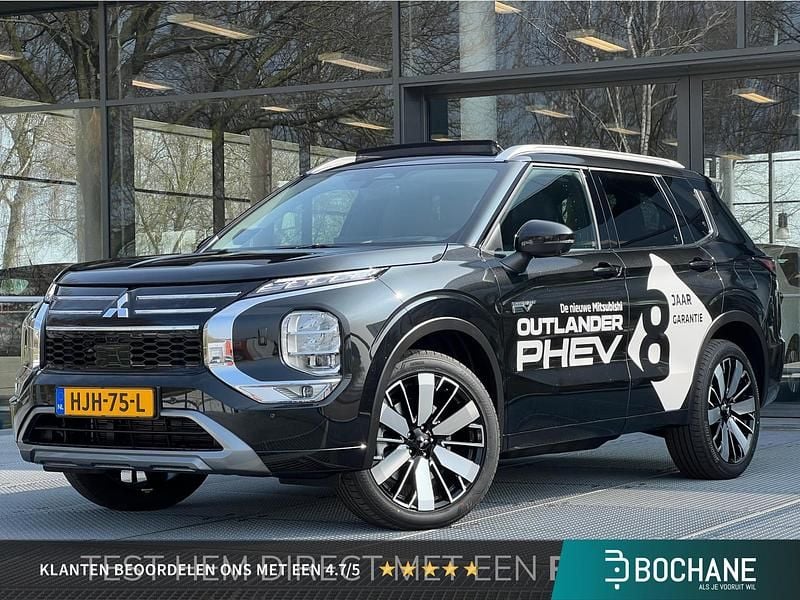 Zwart Gebruikt 2025 Mitsubishi Outlander P-HEV Instyle SUV | € 57.195 - Afbeelding 1/4